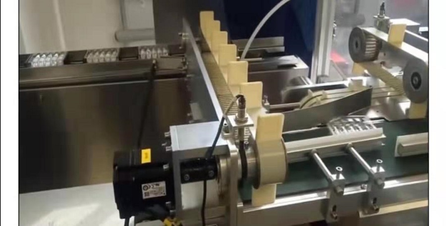 檢測(cè)機(jī)，包裝機(jī)同步輸送，加擋塊同步帶